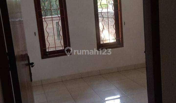 Dijual Rumah Terawat 2 Lantai Bagus Siap Huni  2