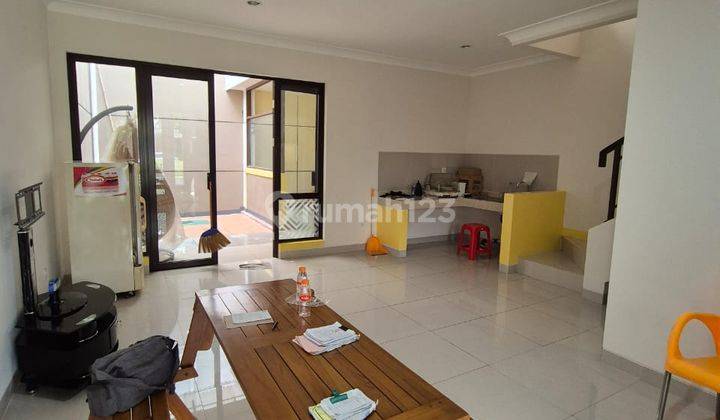 Rumah Dua Lantai Dengan 2kamar Tidur Dan 3kamar Mandi Siap Huni Terletak Di Podomoro, Dekat Dengan Area Universitas Dan Pintu Akses Tol Buah Batu Hanyak 10 Menit 2