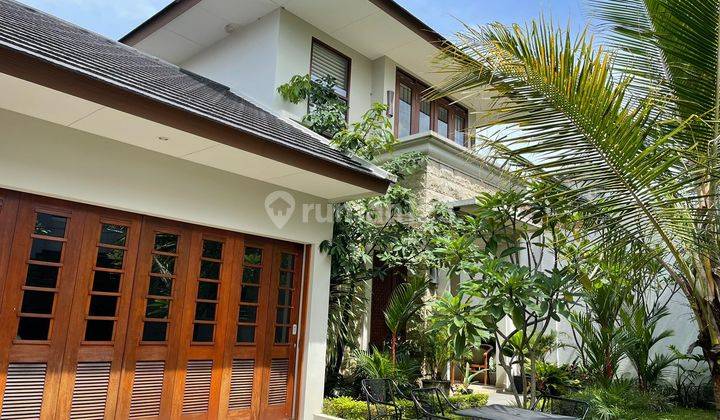 Dijual Rumah 2 Lantai Bagus Siap Huni  1