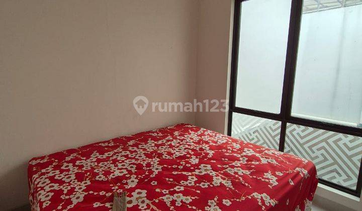 Rumah Dua Lantai Dengan 2kamar Tidur Dan 3kamar Mandi Siap Huni Terletak Di Podomoro, Dekat Dengan Area Universitas Dan Pintu Akses Tol Buah Batu Hanyak 10 Menit 1