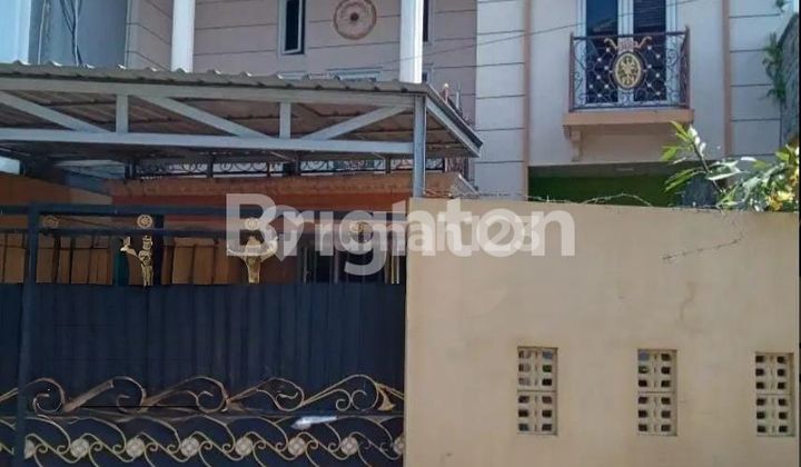 Rumah 2 lantai Full furnished kondisi terawat siap huni akses mobil lokasi strategis ditengah kota Denpasar diarea Renon 2