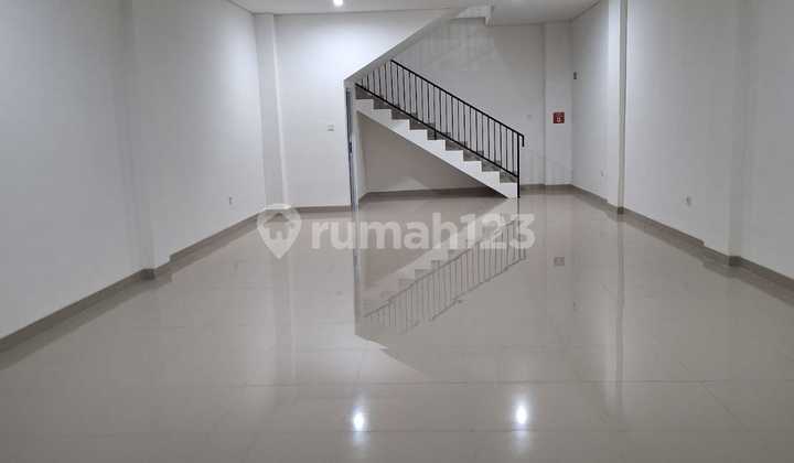 2-Story Shop House Ready 3 Units New Condition Ready to Use Strategic Location by the Roadside Commercial Area Suitable for Office, Shop, Depot, and Other Businesses in North Denpasar Area 2