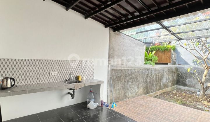 A one-story ready-to-occupy residential house in good condition, recently renovated, in a flood-free environment with paved areas and car access. No temples/shrines present. Strategically located near West Gatsu main road, schools, supermarkets, hospitals, and traditional markets. 2