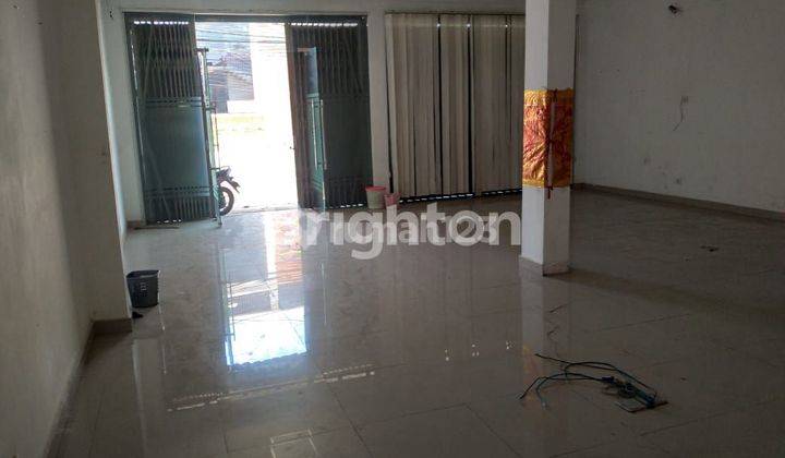 3-storey shophouse on the main main road, strategic location suitable for shops and offices 2