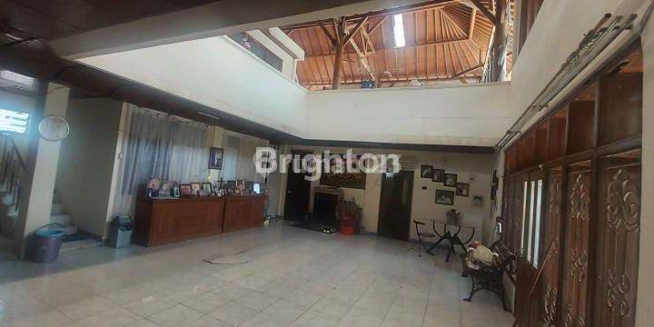 3 storey hook house in a strategic location in the middle of Denpasar city suitable for investment in boarding houses, coffee shops, clinics etc. 1