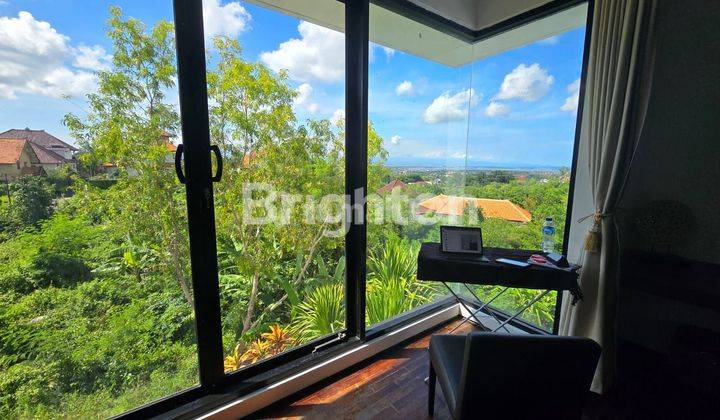 Fully furnished villa with spectacular view, there is a garden, gazebo, rooftop and jacuzzi pool in the Ungasan Jimbaran area. 2