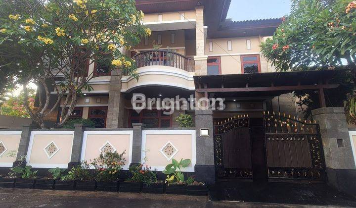 Fully furnished 2-storey house, well maintained and ready to be occupied, strategic location in the middle of Denpasar city in the Renon area 1