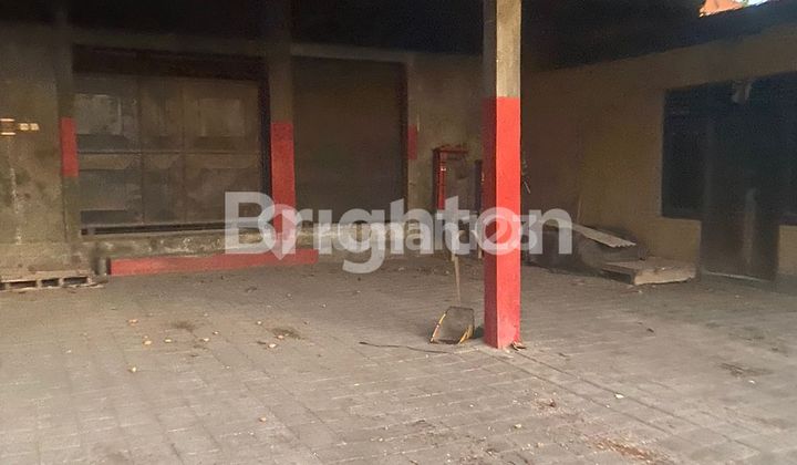 Land plus building suitable for a warehouse by the main road in West Denpasar area. Land plus building suitable for a warehouse by the main road in West Denpasar area.