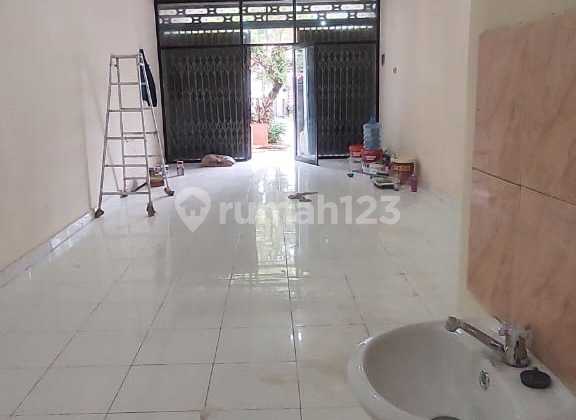 1-Story Shop House in a Dense and Bustling Strategic Location, Suitable for Business in West Denpasar Area. 1-Story Shop House in a Dense and Bustling Strategic Location, Suitable for Business in West Denpasar Area.