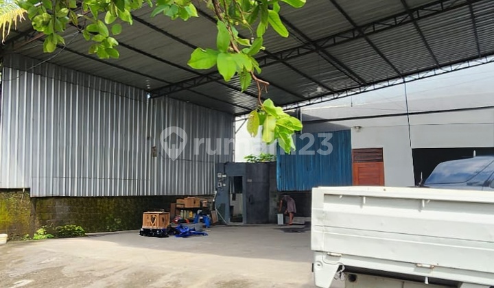 Tanah Plus Bangunan Dilokasi Strategis Dipinggir Jalan Raya Utama Cocok Untuk Tempat Usaha,tempat Makan Dan Gudang Diarea Denpasar Utara