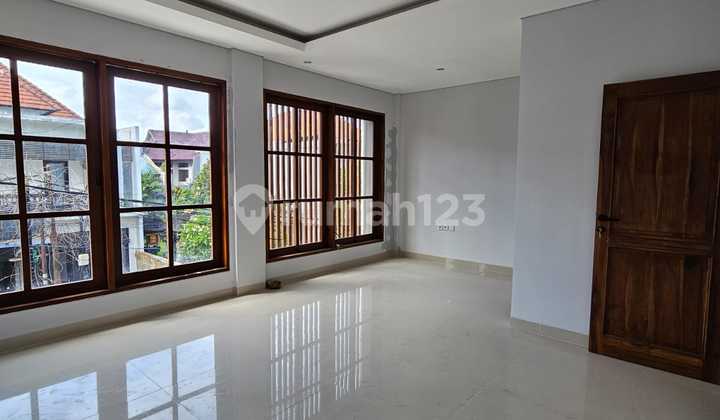 Two-Story House in Good Condition, Ready to Occupy, Unfurnished, Strategic Location in the Center of South Denpasar, Close to Supermarkets, Hospitals, Schools, University, Mall, and Beach Tourism in the Renon Area.