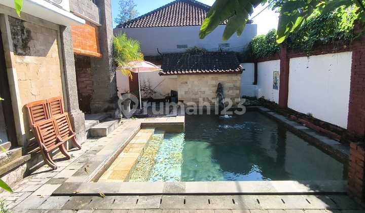 Villa di Main Street Area Sanur Denpasar Area Perintis Sanur Dikelilingi oleh Hotel, Restoran, dan Tempat Tinggal Ekspat