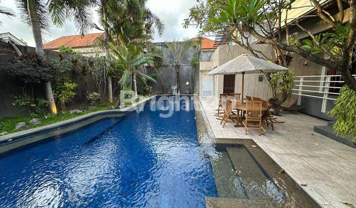 Rumah semi Villa 3 lantai dengan desain interior modern minimalis yang cozy semi Furnished with swimming Pool, Garden,serta akses jalan yang lebar,berlokasi di Gatsu Barat dekat Kerobokan  1