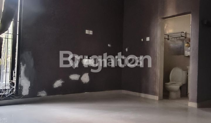 2-story residential house in a Hook/Corner position, fully renovated, located in a strategic area with a wide road row, unfurnished, in West Denpasar area. 2