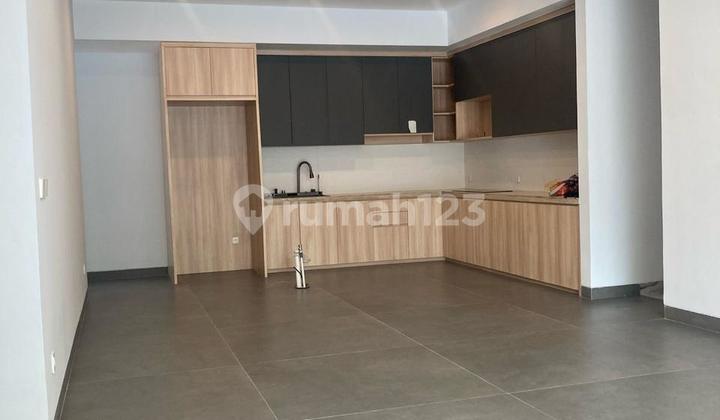 Rumah Modern 7 kamar tidur Hook Hadap Selatan Timur di Alam Sutera 2