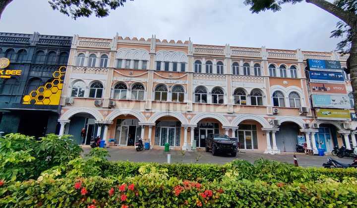 Alicante Shophouse Facing the Road, 3 Floors, PPJB, in Gading Serpong. Alicante Shophouse Facing the Road, 3 Floors, PPJB, in Gading Serpong.
