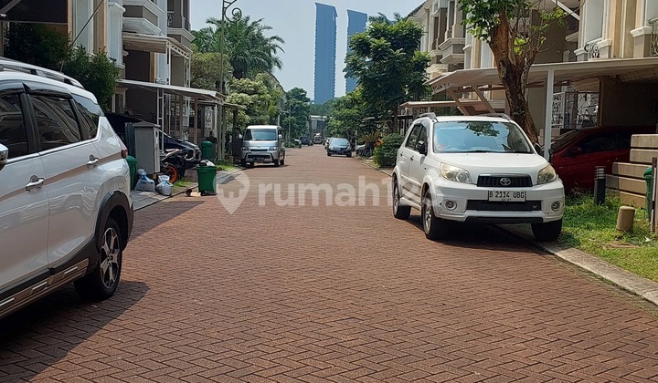 Beautiful House in Gading Serpong 2.5 Floors Fully Renovated Ready to Occupy 2