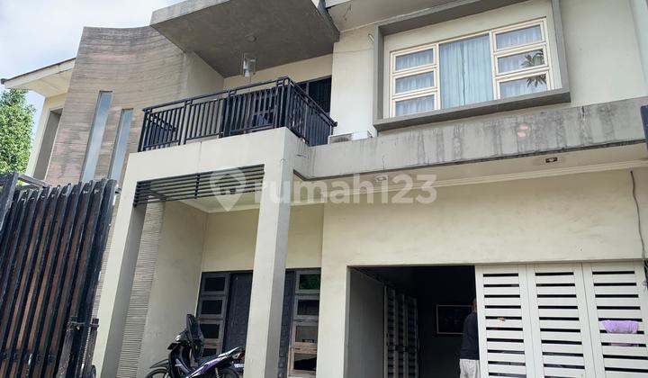 Rumah Cantik di Villa Serpong 2 Lantai Semi Furnish Siap Huni Rumah Cantik di Villa Serpong 2 Lantai Semi Furnish Siap Huni