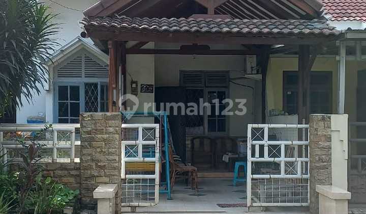 Minimalist House In Mahkota Mas Tangerang, 1.5 Floors, Ready to Occupy