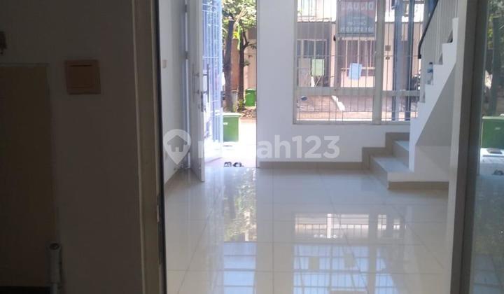 Well-Maintained House in BSD Residence One Ready to Occupy, Great Location. 2