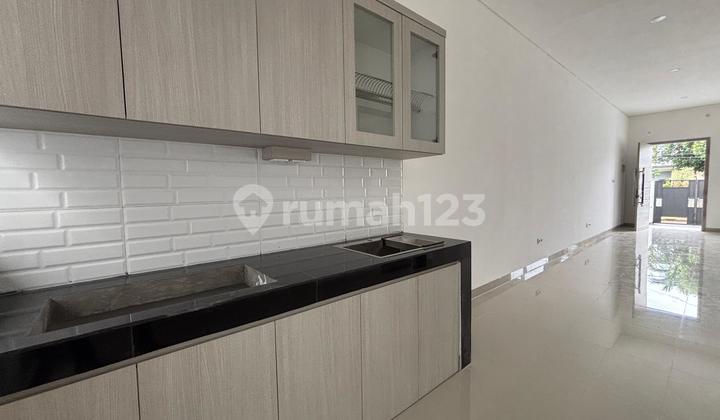 Rumah Baru 2 Lantai Siap Huni Lokasi Strategis Villa Melati Mas 2