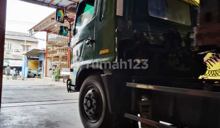 Warehouse and Plots in Cisauk Tangerang, Spacious Building Ready for Use