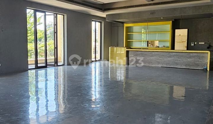 Strategic Business Space by the Roadside in Kemang, Jakarta