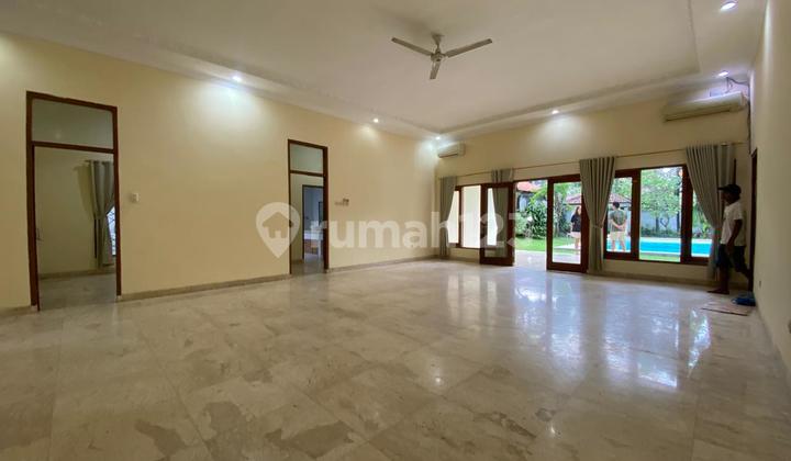 Rumah Taman Sangat Luas Siap Huni Strategis Kemang Jakarta  2