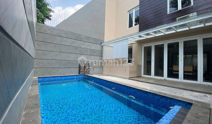 Rumah Nyaman Dalam Townhouse Strategis Di Kemang Jakarta Selatan 1