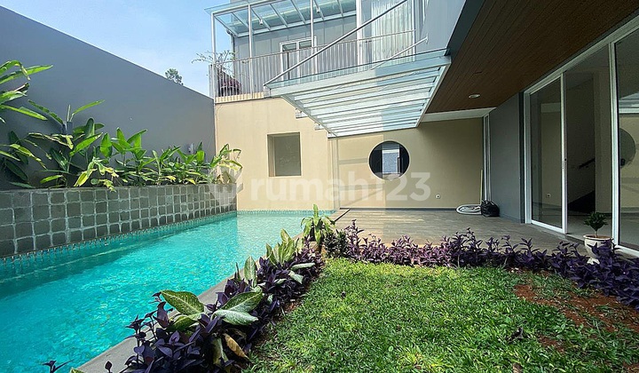 Rumah Bagus 2 Lantai 4 Kamar Tidur di Kebayoran Baru Jakarta