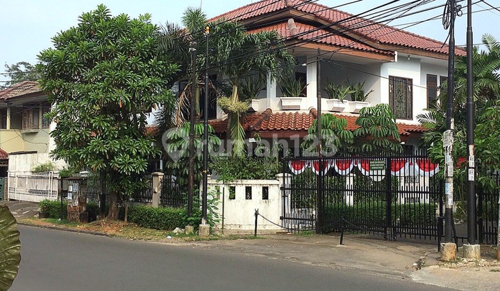 House with Minor Renovation Needed, SHM in Bintaro House with Minor Renovation Needed, SHM in Bintaro