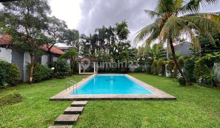 Rumah Nyaman Taman Belakang Super Luas Strategis Kemang Jakarta 1