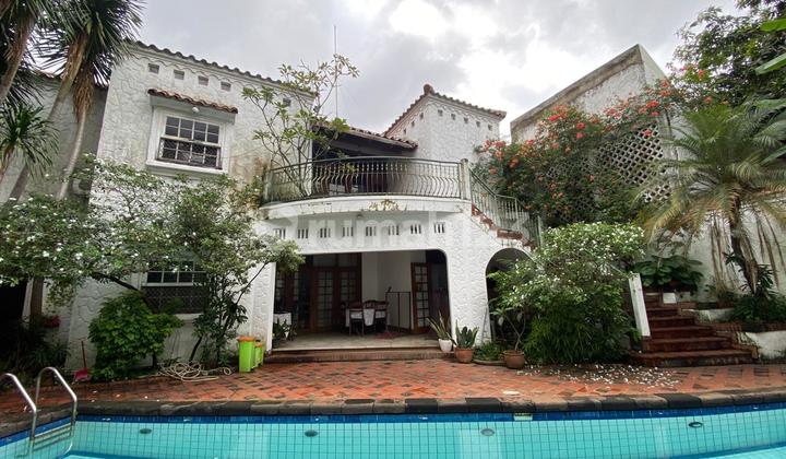 Beautiful Corner House in Kemang, South Jakarta 2