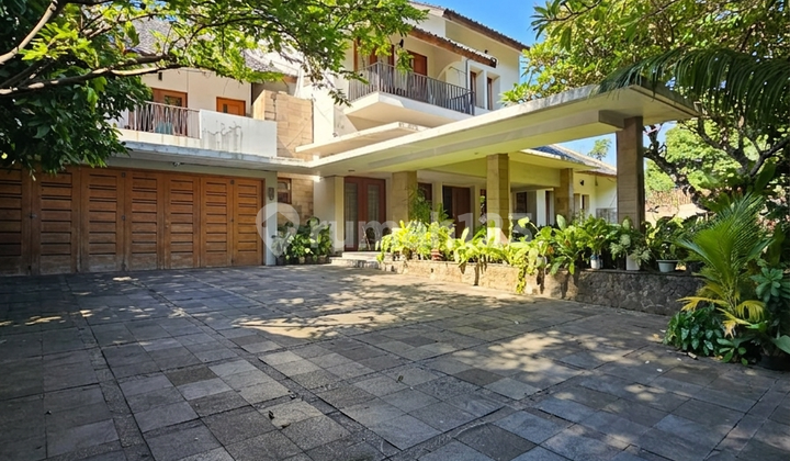 Well-Maintained House Ready to Occupy Strategic Location in Kebayoran Baru