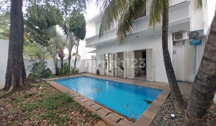 Rumah Bagus Dalam Townhouse Strategis Kemang Jakarta Selatan Shm