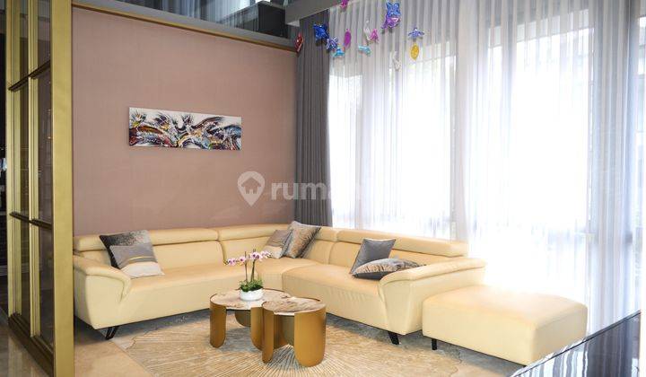 Rumah 3 Lantai Sudah Renovasi Furnished SHM di Nava Park, Bsd City , Tangerang 2