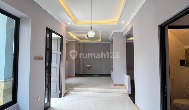 Rumah 3 Lantai Bagus Unfurnished SHM di Cendana Residence , Nempel Bsd , Tangerang 2