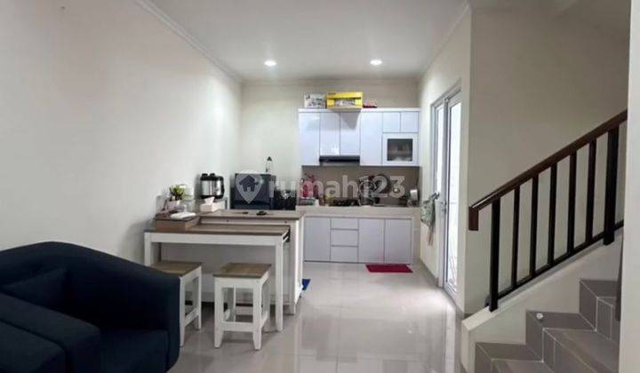 Rumah 2 Lantai Bagus Semi Furnished di Kawasan Shymponia , Tangerang 1