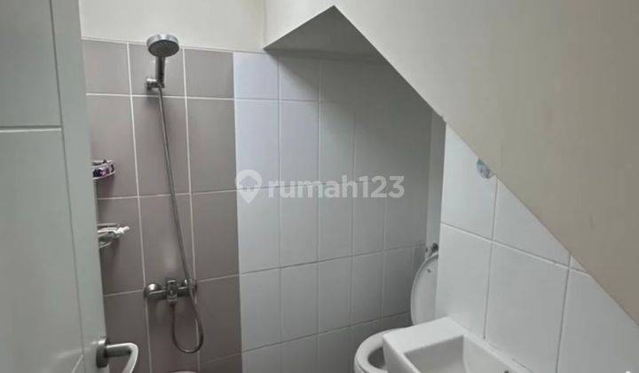 Rumah 2 Lantai Bagus Semi Furnished di Kawasan Shymponia , Tangerang 2