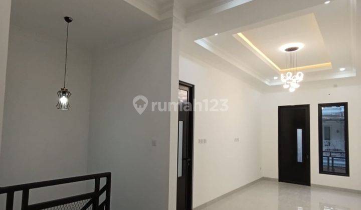 Rumah 2 Lantai Baru Semi Furnished SHM di BSD Kencana Loka, Tangerang 2