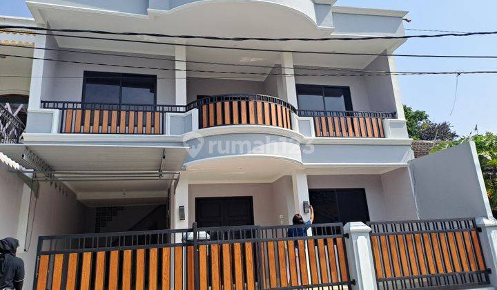 Rumah 2 Lantai Bagus Unfurnished SHM di BSD Griya Loka, Tangerang 1