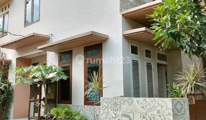 Rumah minimalis 3 lantai di Pesanggrahan  2