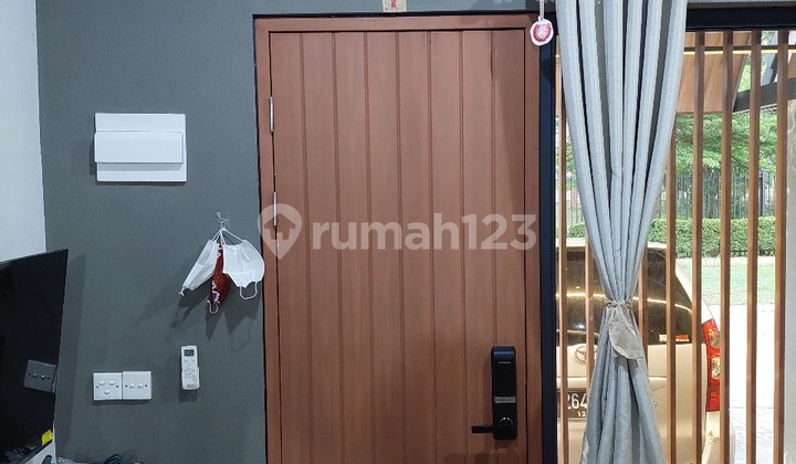 Minimalist House in Front of the Park at Fleekhauz BSD Minimalist House in Front of the Park at Fleekhauz BSD