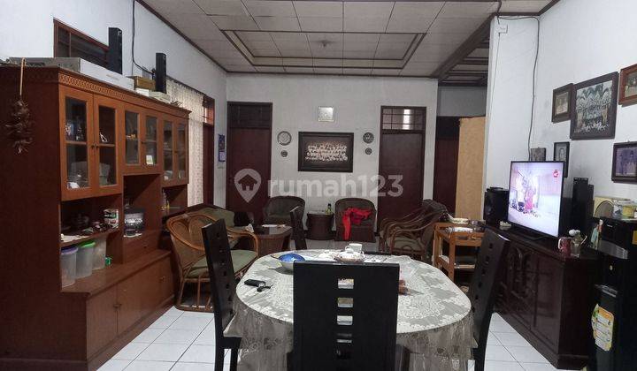 Dijual rumah tua terawat lokasi strategis pusat kota sayap naripan atau lengkong besar 1