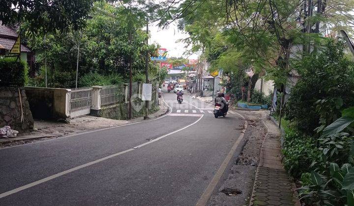 Rumah Bagus Tepat di Pinggir Jalan di Tubagus Ismail  2