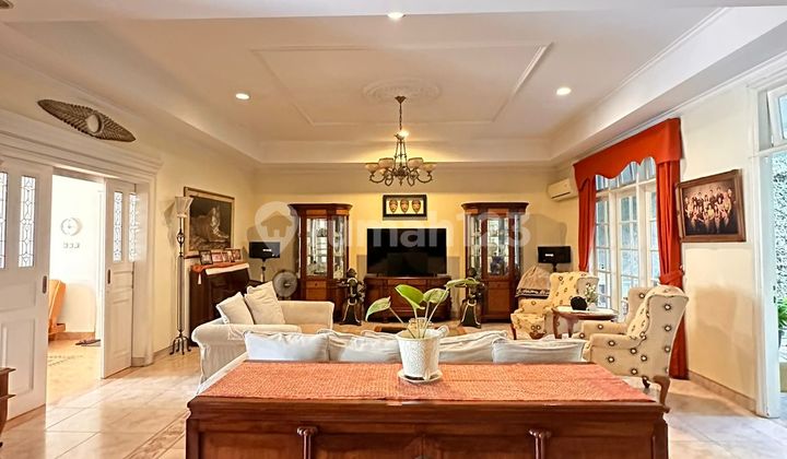 Dijual Rumah Cantik Semi Klasik di Kebayoran Baru Dijual Rumah Cantik Semi Klasik di Kebayoran Baru