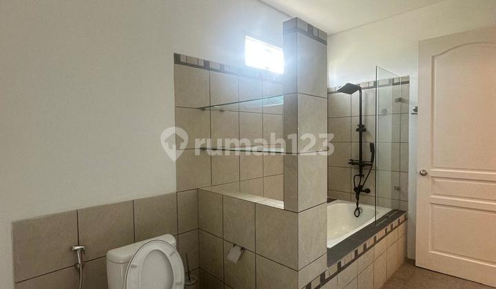 Luxury Residence SCBD: Pet Friendly, Fully Air Conditioned, 5 Bedrooms, and Spacious Garage