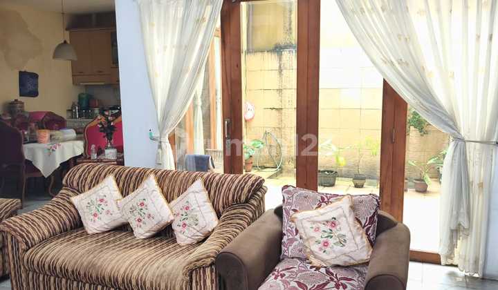 For Sale: Modern Tropical House with Classic Touches in Kebayoran Baru 2