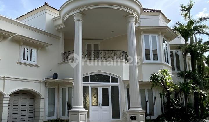 For Rent Rumah Bergaya Elegant American Classic Style Residence di Jakarta Selatan