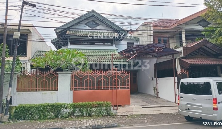 Dijual Rumah Strategis Pinggir Jalan Raya Di Bintaro Sektor 3 